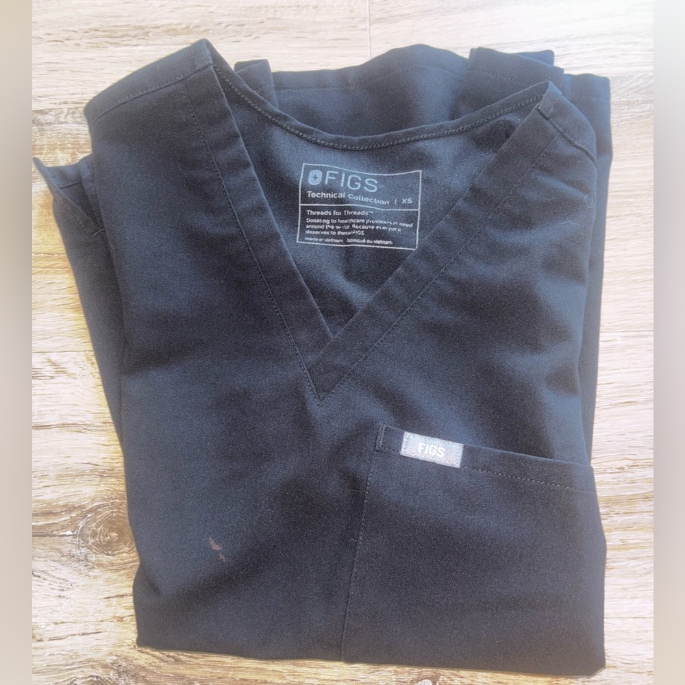 Catarina One-Pocket Scrub Top Black